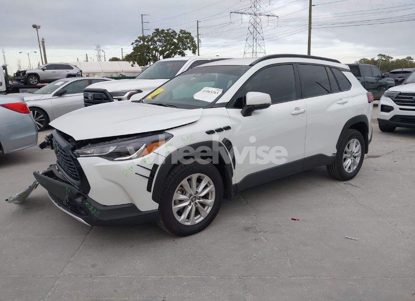 Photo 2 of 2024 Toyota Corolla CROSS LE (VIN 7MUCAAAG3RV098629)