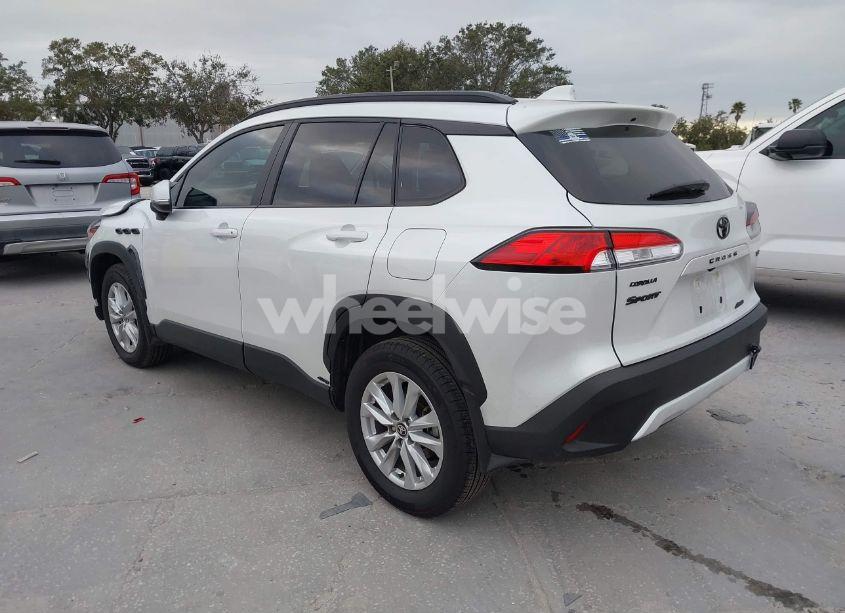 Photo 3 of 2024 Toyota Corolla CROSS LE (VIN 7MUCAAAG3RV098629)