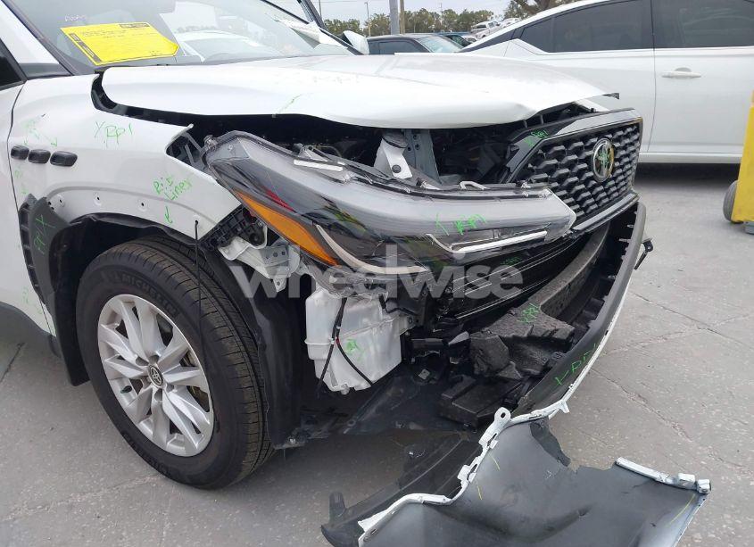 Photo 6 of 2024 Toyota Corolla CROSS LE (VIN 7MUCAAAG3RV098629)