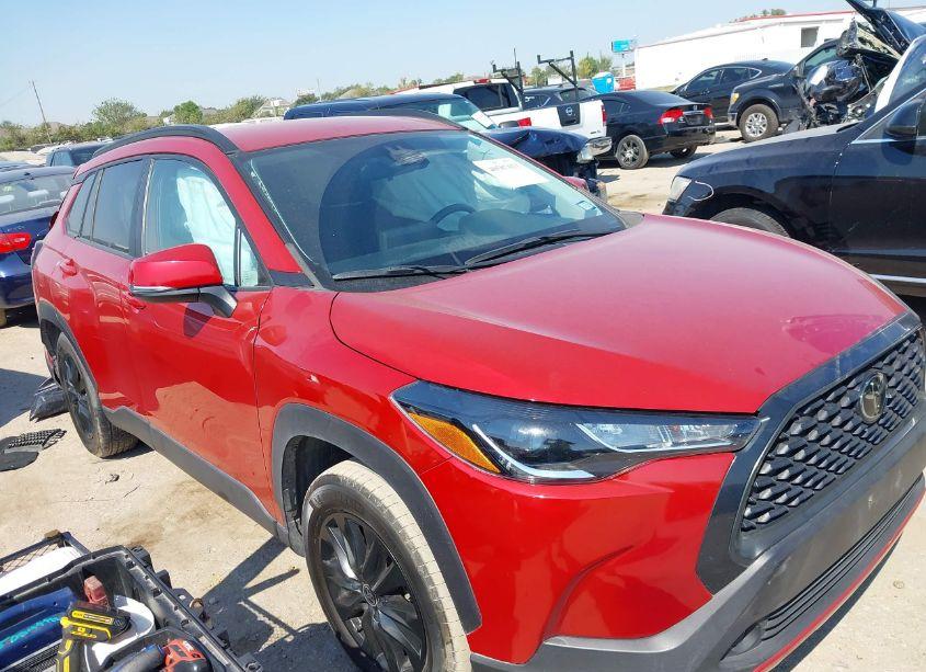 2022 Toyota Corolla CROSS LE (VIN 7MUCAAAG4NV007359) main photo