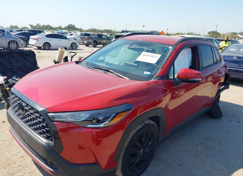 Photo 2 of 2022 Toyota Corolla CROSS LE (VIN 7MUCAAAG4NV007359)