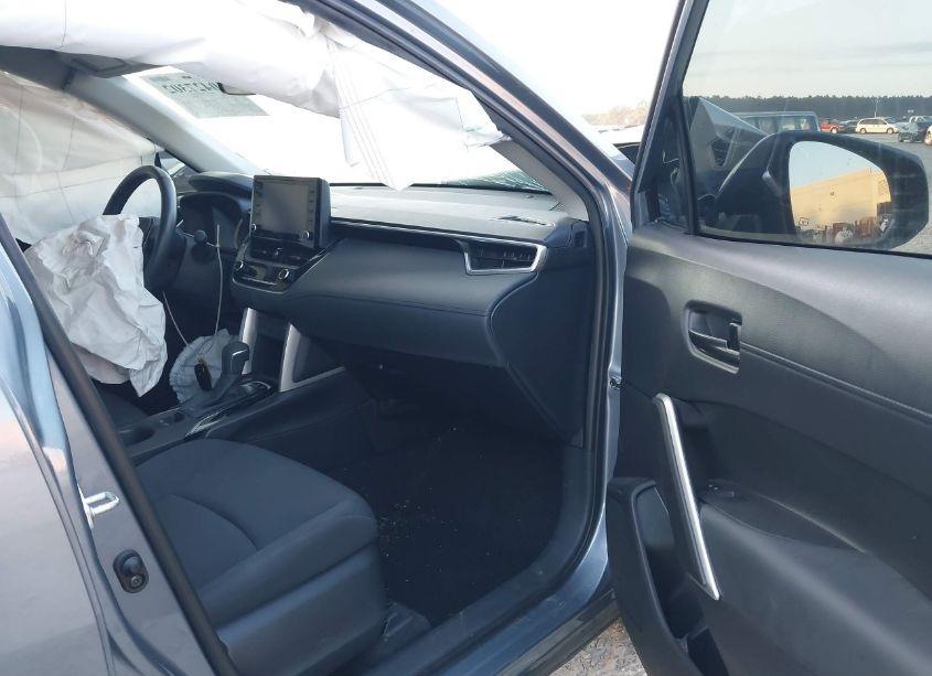 Photo 5 of 2022 Toyota Corolla CROSS LE (VIN 7MUCAAAG4NV020905)