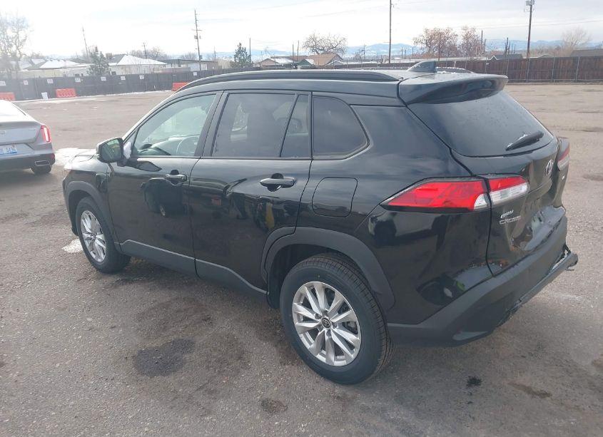 Photo 3 of 2022 Toyota Corolla CROSS LE (VIN 7MUCAAAG5NV007838)