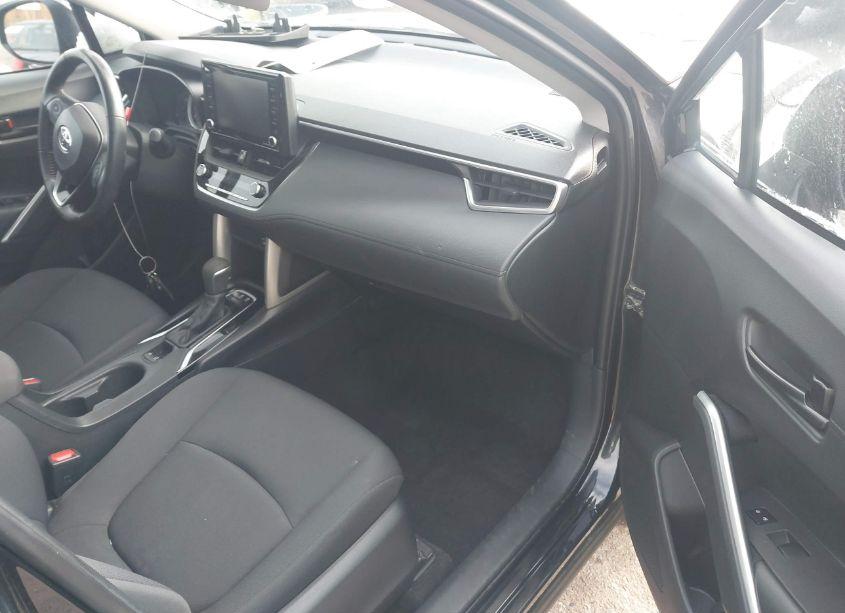 Photo 5 of 2022 Toyota Corolla CROSS LE (VIN 7MUCAAAG5NV007838)