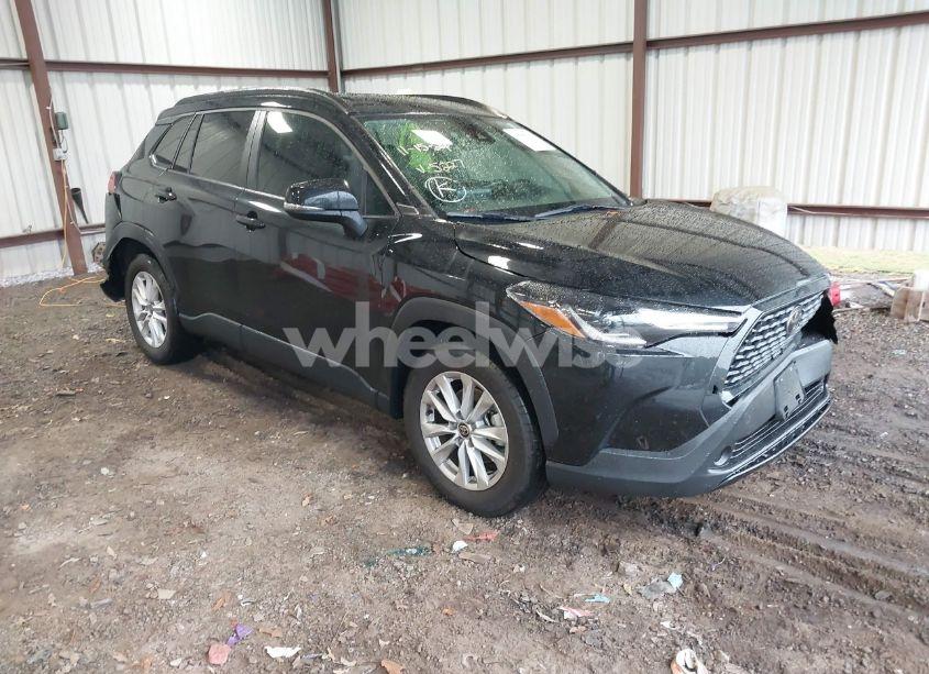 2022 Toyota Corolla CROSS LE (VIN 7MUCAAAG5NV015227) main photo