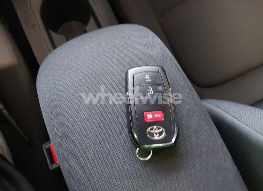 Photo 11 of 2022 Toyota Corolla CROSS LE (VIN 7MUCAAAG5NV015227)