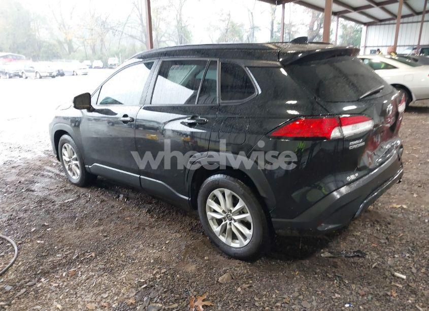 Photo 3 of 2022 Toyota Corolla CROSS LE (VIN 7MUCAAAG5NV015227)