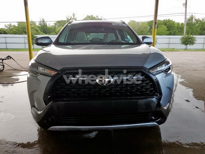 Photo 3 of 2022 TOYOTA COROLLA CROSS LE (VIN 7MUCAAAG5NV032352)