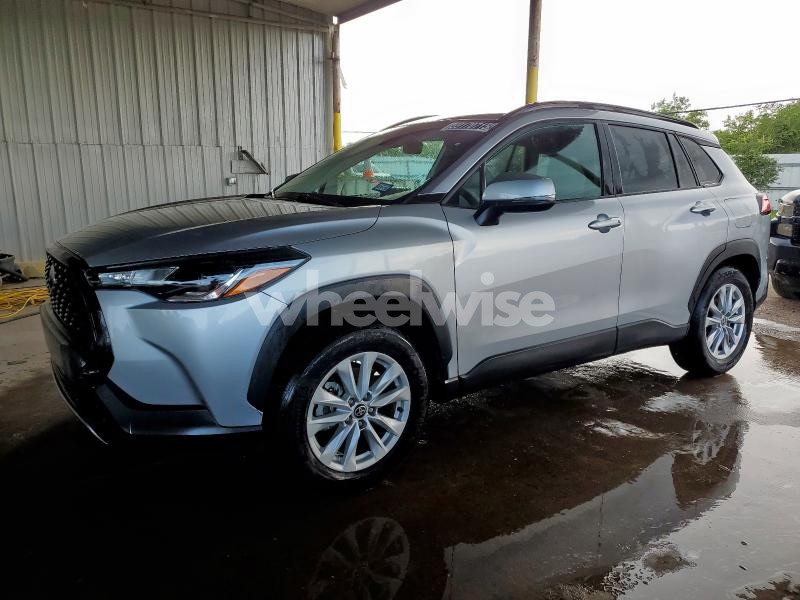 Photo 4 of 2022 TOYOTA COROLLA CROSS LE (VIN 7MUCAAAG5NV032352)