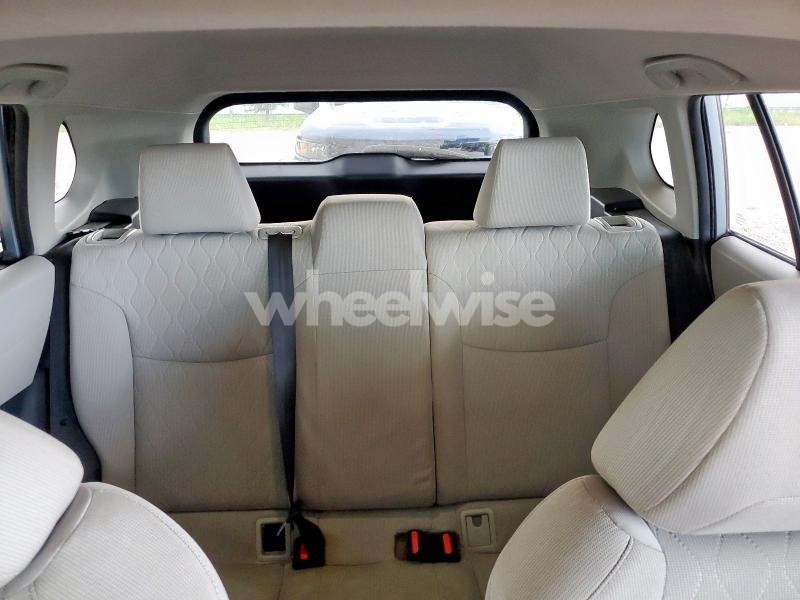 Photo 7 of 2022 TOYOTA COROLLA CROSS LE (VIN 7MUCAAAG5NV032352)