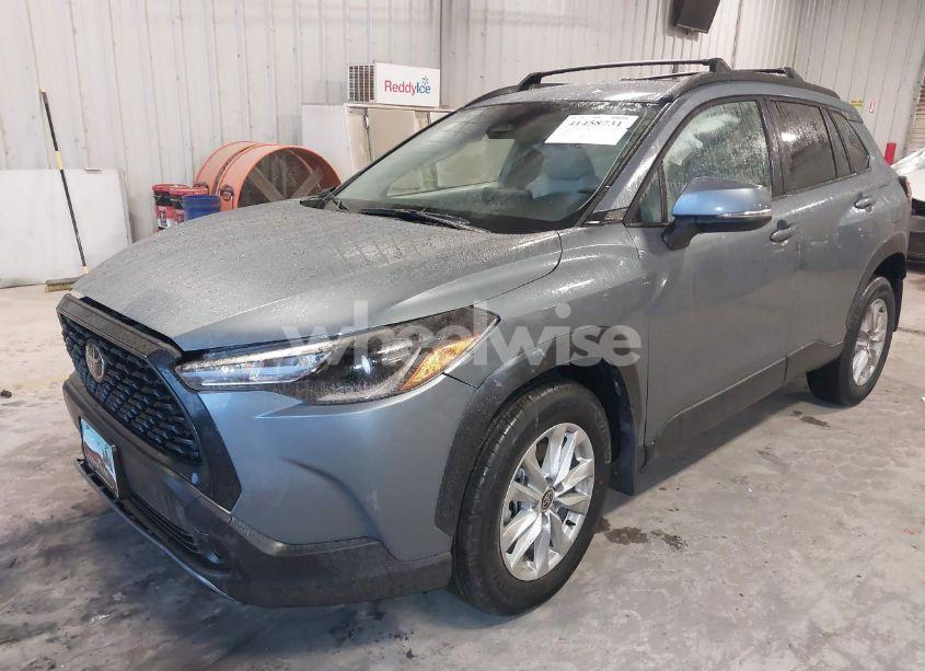 Photo 2 of 2024 Toyota Corolla CROSS LE (VIN 7MUCAAAG5RV117536)