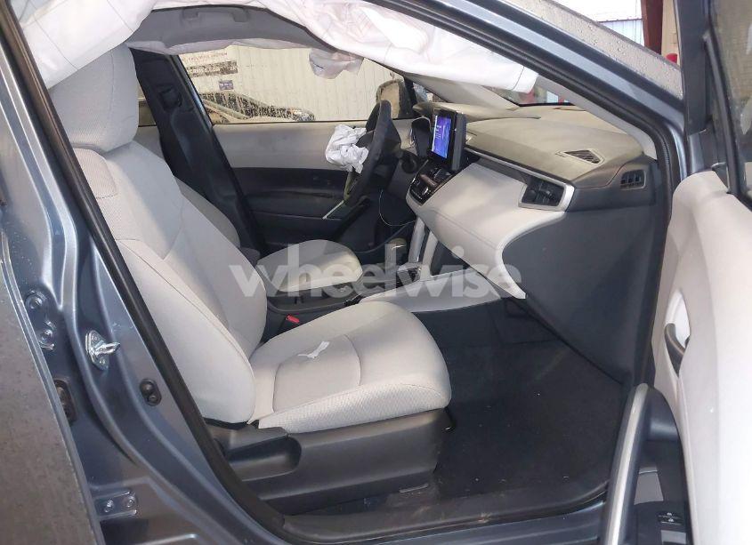 Photo 5 of 2024 Toyota Corolla CROSS LE (VIN 7MUCAAAG5RV117536)