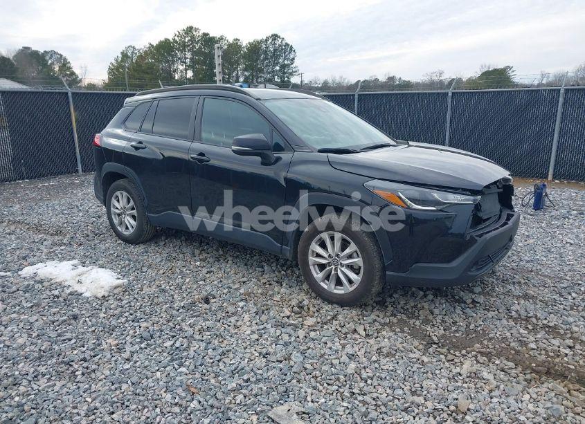 2022 Toyota Corolla CROSS LE (VIN 7MUCAAAG6NV025247) main photo