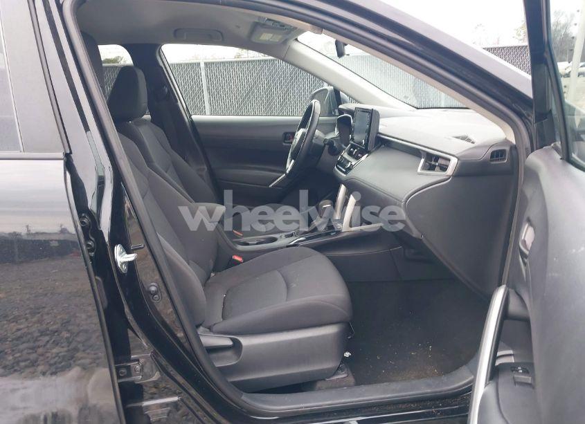 Photo 5 of 2022 Toyota Corolla CROSS LE (VIN 7MUCAAAG6NV025247)