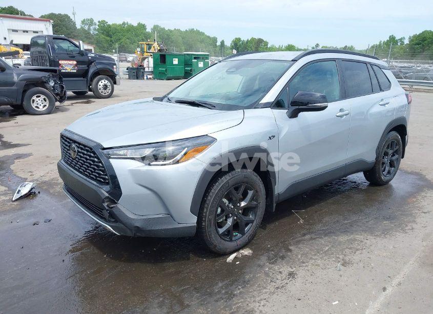 Photo 2 of 2025 Toyota Corolla CROSS LE (VIN 7MUCAAAG6SV131340)