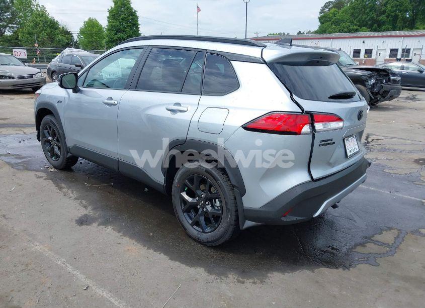 Photo 3 of 2025 Toyota Corolla CROSS LE (VIN 7MUCAAAG6SV131340)