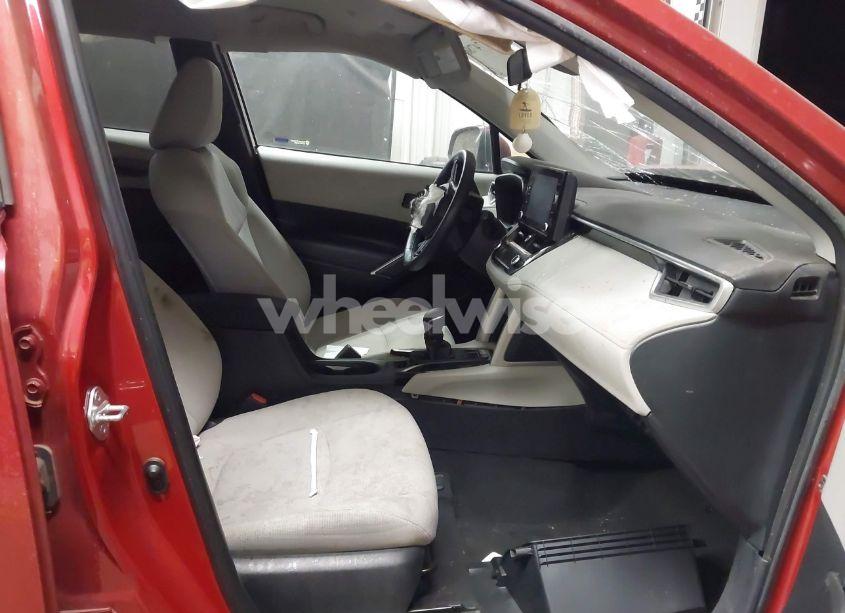 Photo 5 of 2022 Toyota Corolla CROSS LE (VIN 7MUCAAAG7NV018713)