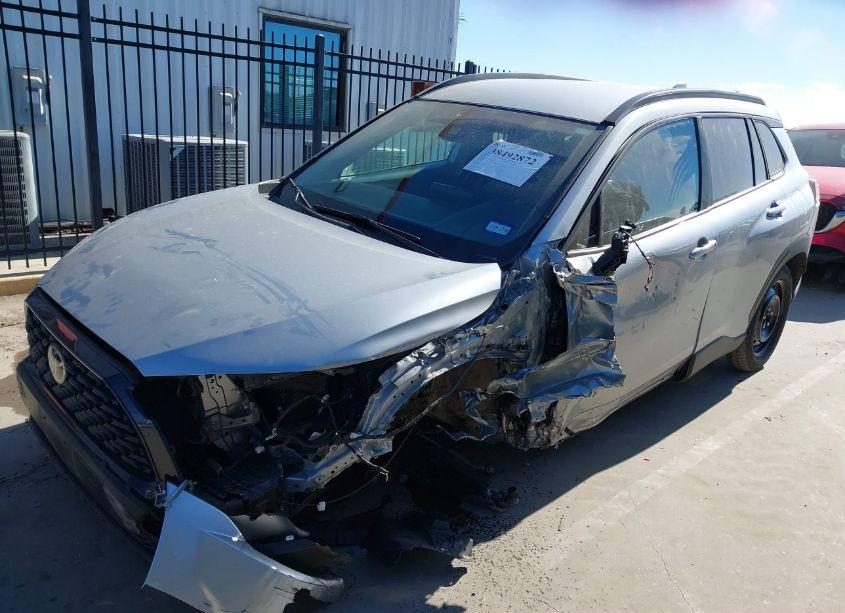 Photo 2 of 2022 Toyota Corolla CROSS LE (VIN 7MUCAAAG7NV024382)