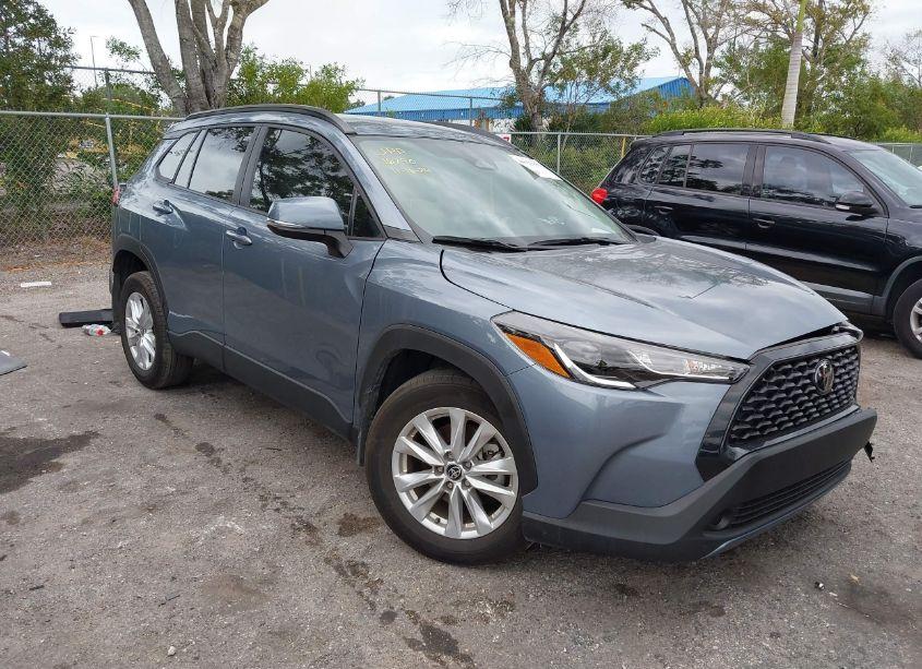 2024 Toyota Corolla CROSS LE (VIN 7MUCAAAG7RV086581) main photo