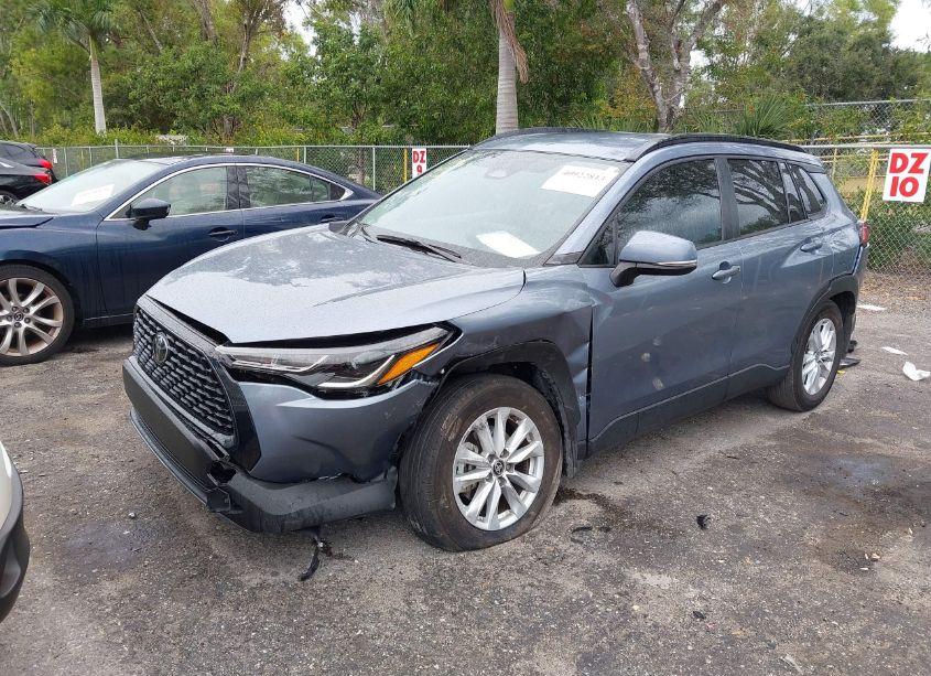 Photo 2 of 2024 Toyota Corolla CROSS LE (VIN 7MUCAAAG7RV086581)