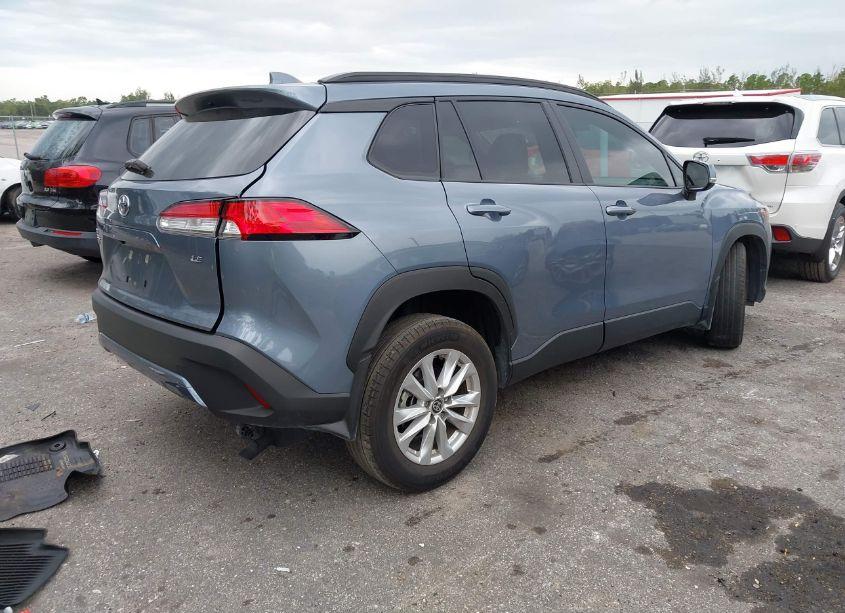 Photo 4 of 2024 Toyota Corolla CROSS LE (VIN 7MUCAAAG7RV086581)