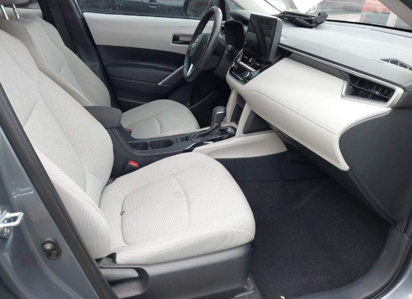 Photo 5 of 2024 Toyota Corolla CROSS LE (VIN 7MUCAAAG7RV086581)