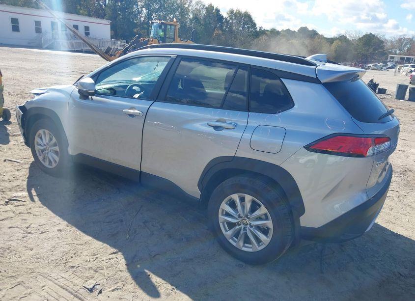 Photo 3 of 2024 Toyota Corolla CROSS LE (VIN 7MUCAAAG7RV101189)