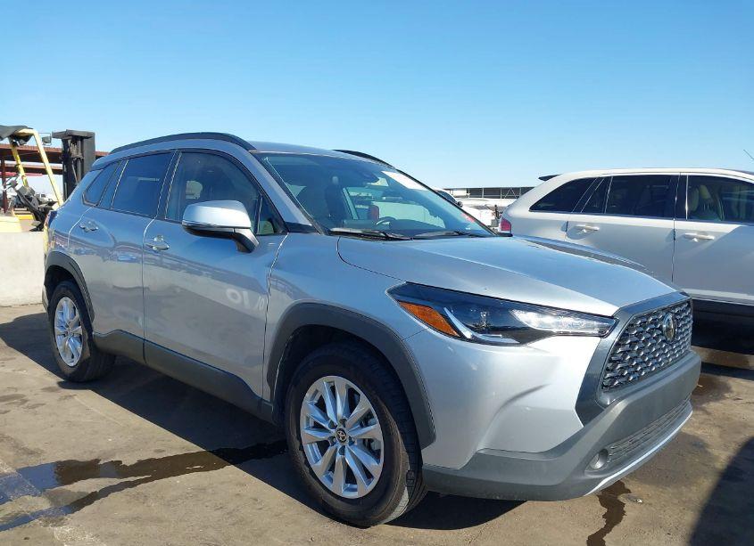 2022 Toyota Corolla CROSS LE (VIN 7MUCAAAG8NV036573) main photo