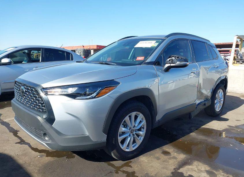 Photo 2 of 2022 Toyota Corolla CROSS LE (VIN 7MUCAAAG8NV036573)