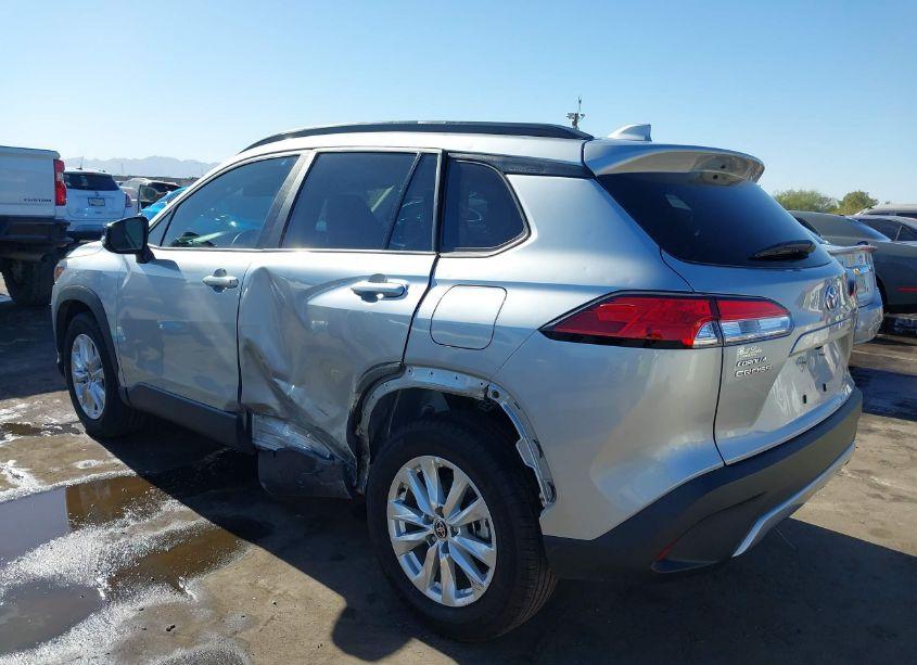 Photo 3 of 2022 Toyota Corolla CROSS LE (VIN 7MUCAAAG8NV036573)
