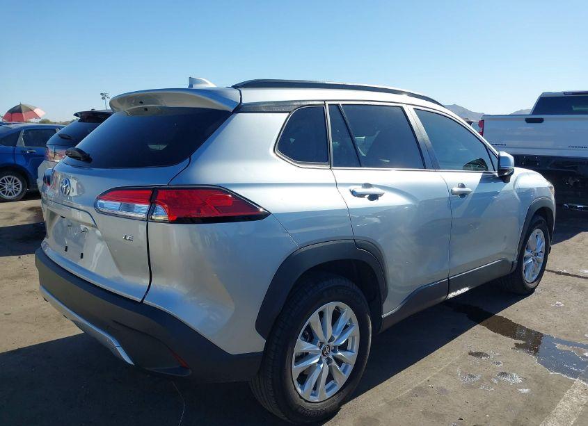 Photo 4 of 2022 Toyota Corolla CROSS LE (VIN 7MUCAAAG8NV036573)