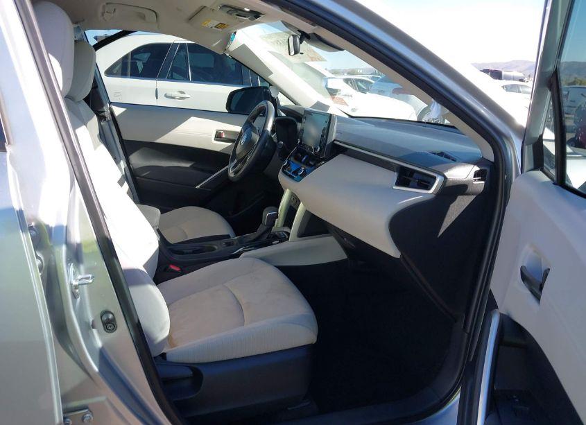 Photo 5 of 2022 Toyota Corolla CROSS LE (VIN 7MUCAAAG8NV036573)