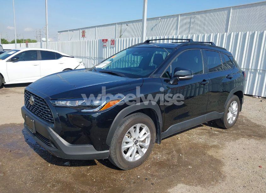 Photo 2 of 2024 Toyota Corolla CROSS LE (VIN 7MUCAAAG8RV083172)