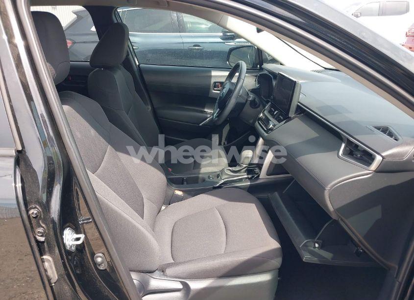 Photo 5 of 2024 Toyota Corolla CROSS LE (VIN 7MUCAAAG8RV083172)