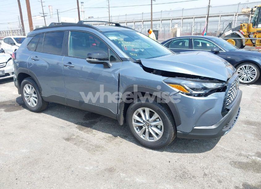 2025 Toyota Corolla CROSS LE (VIN 7MUCAAAG8SV134062) main photo