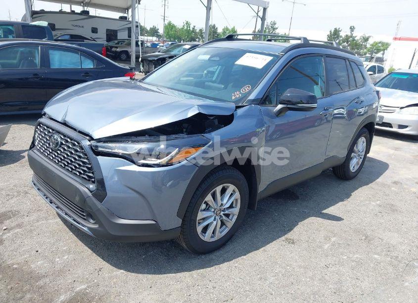 Photo 2 of 2025 Toyota Corolla CROSS LE (VIN 7MUCAAAG8SV134062)