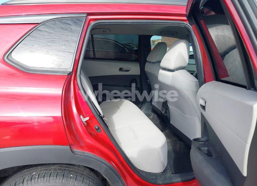 Photo 8 of 2022 Toyota Corolla CROSS LE (VIN 7MUCAAAG9NV010886)