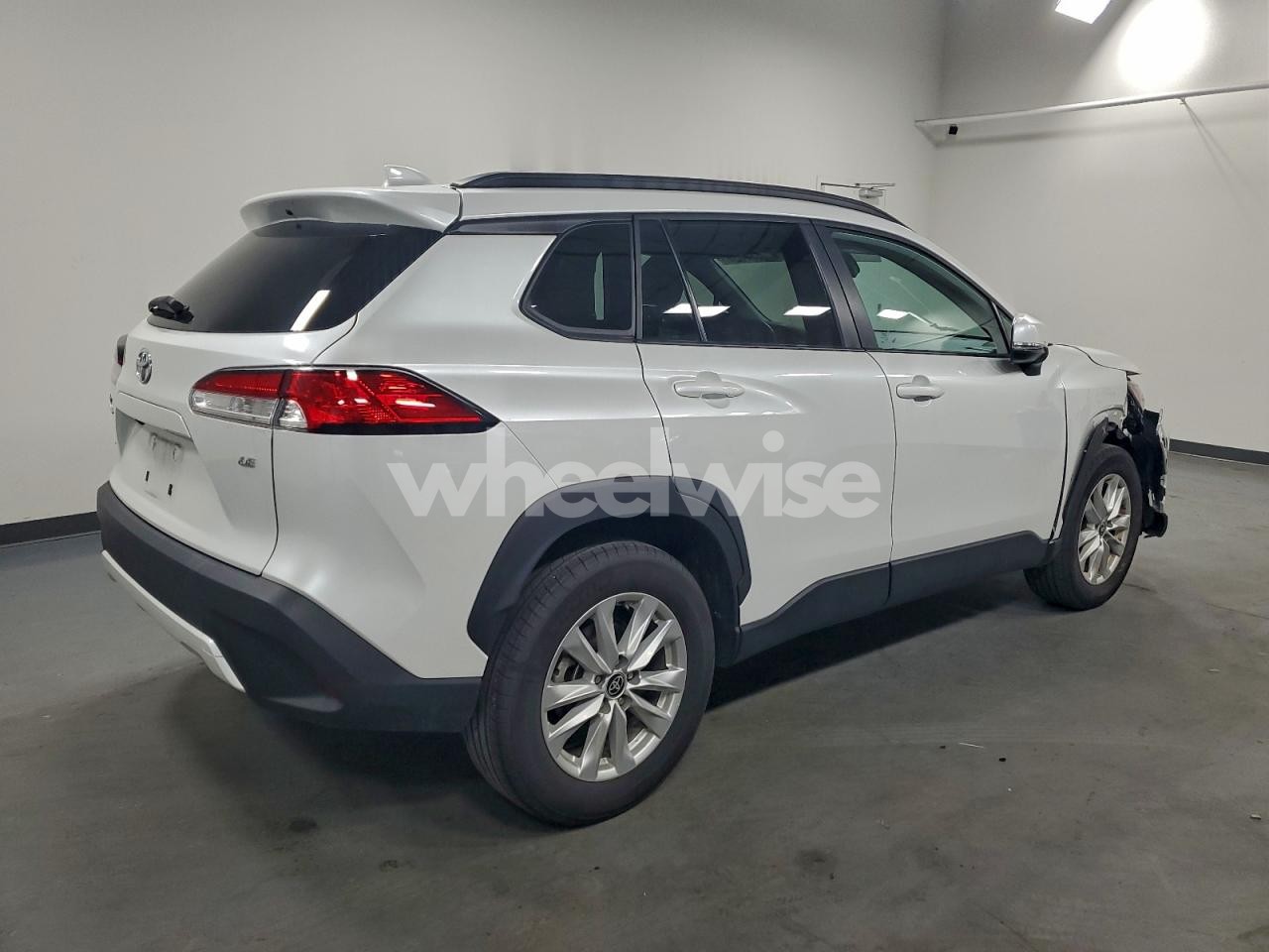 Photo 3 of 2024 TOYOTA COROLLA CROSS LE (VIN 7MUCAAAG9RV076523)