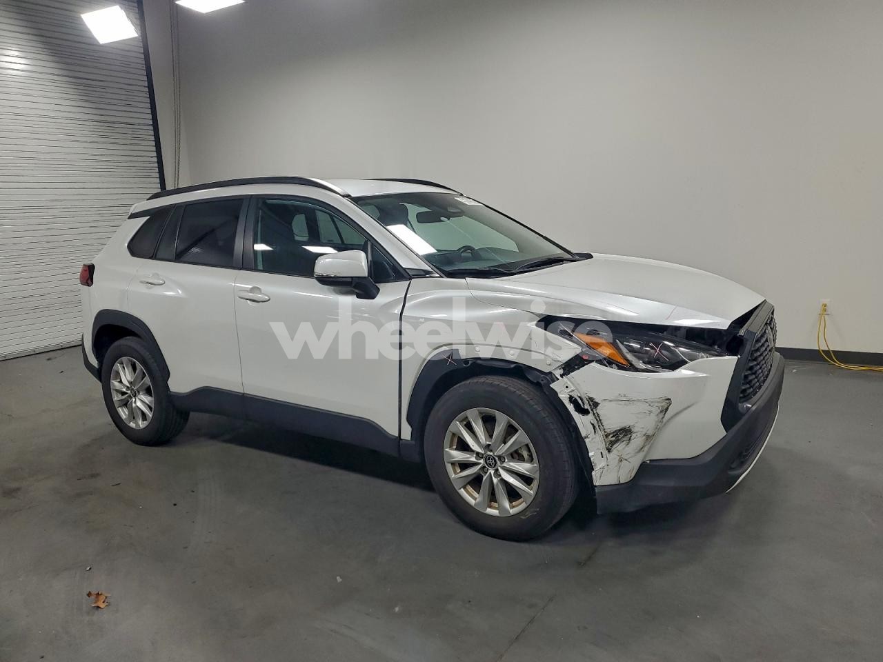 Photo 4 of 2024 TOYOTA COROLLA CROSS LE (VIN 7MUCAAAG9RV076523)