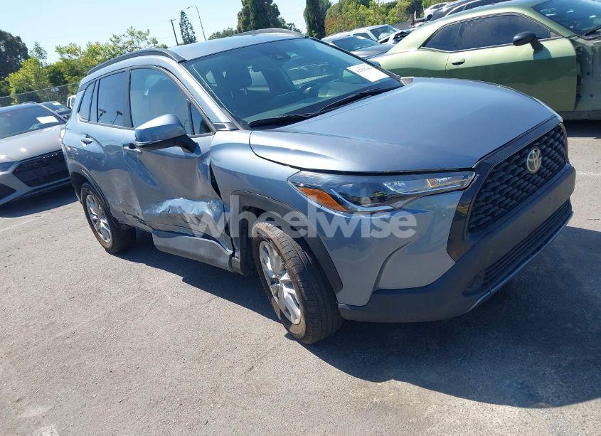 2022 Toyota Corolla CROSS LE (VIN 7MUCAAAGXNV030693) main photo