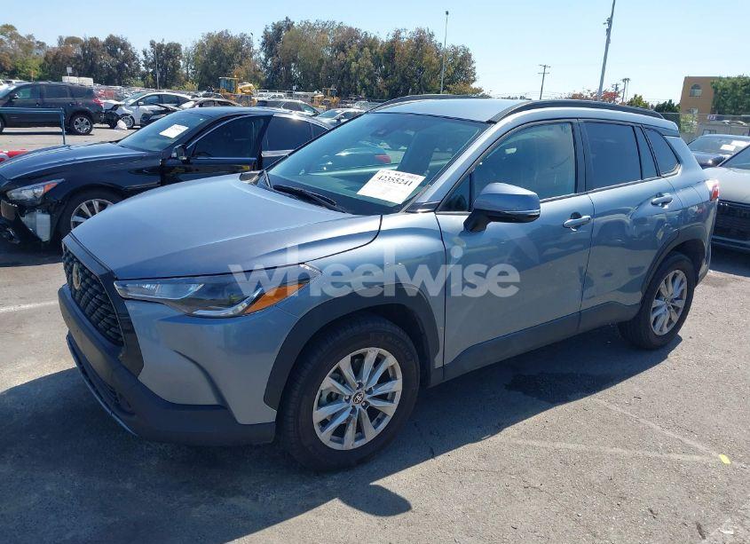 Photo 2 of 2022 Toyota Corolla CROSS LE (VIN 7MUCAAAGXNV030693)