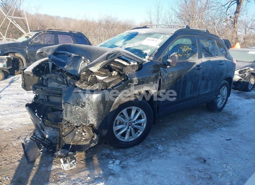 Photo 2 of 2023 Toyota Corolla CROSS LE (VIN 7MUCAAAGXPV072025)