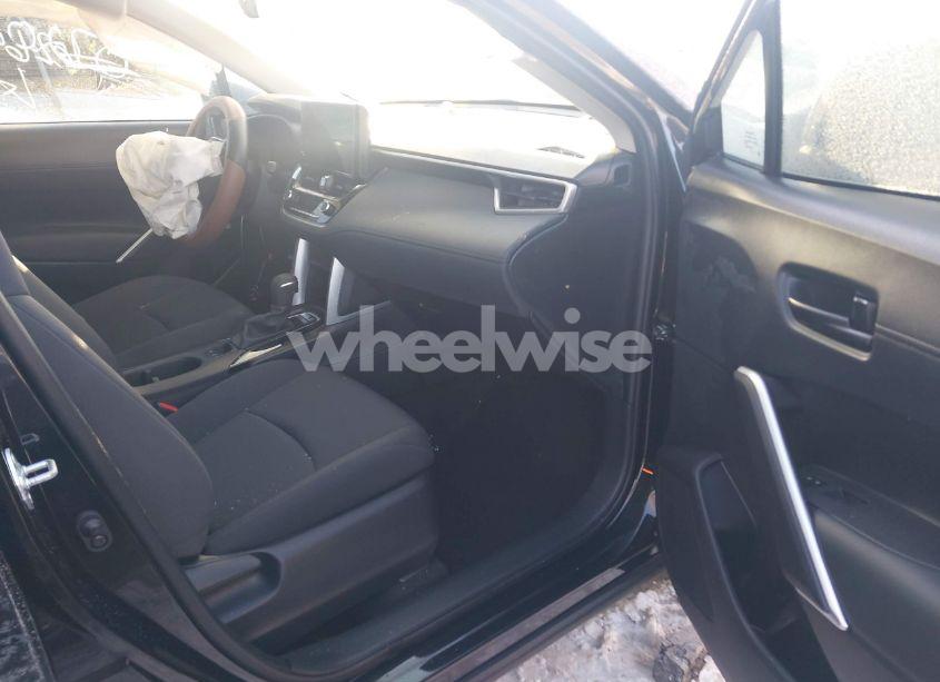 Photo 5 of 2023 Toyota Corolla CROSS LE (VIN 7MUCAAAGXPV072025)