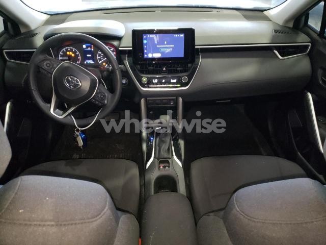 Photo 4 of 2025 TOYOTA COROLLA CROSS LE (VIN 7MUCAAAGXSV134421)