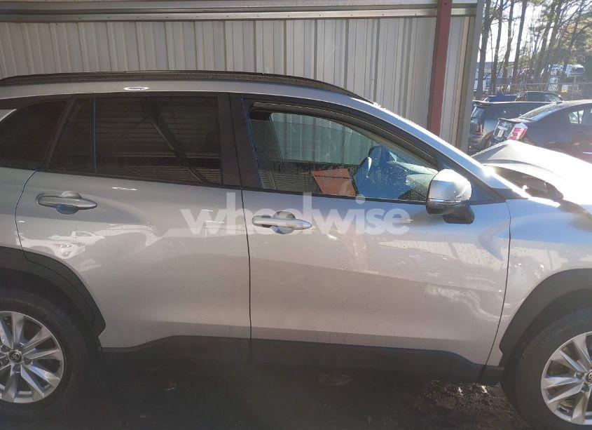 Photo 13 of 2024 Toyota Corolla CROSS LE (VIN 7MUCAABG1RV113191)