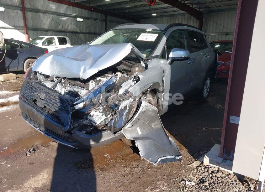 Photo 2 of 2024 Toyota Corolla CROSS LE (VIN 7MUCAABG1RV113191)