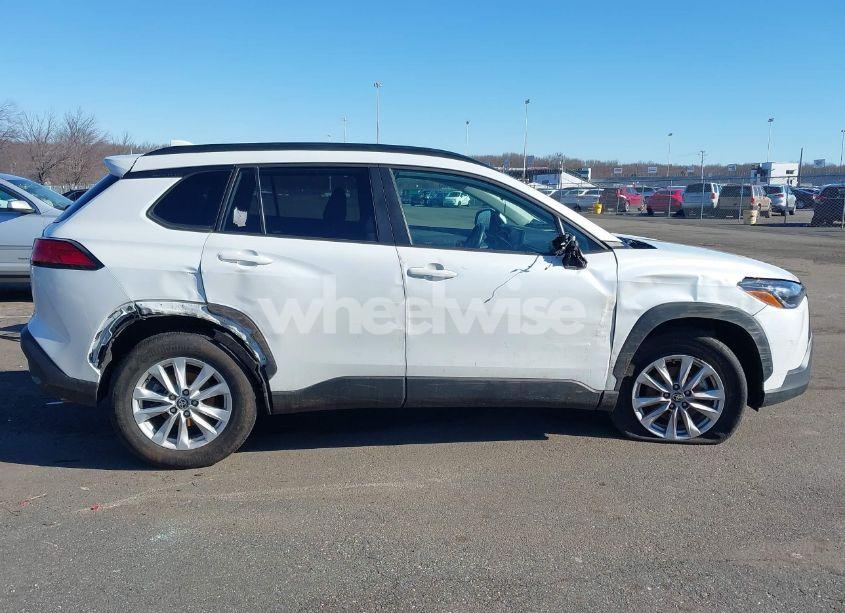 Photo 13 of 2022 Toyota Corolla CROSS LE (VIN 7MUCAABG3NV020778)