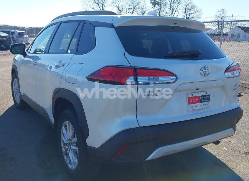 Photo 3 of 2022 Toyota Corolla CROSS LE (VIN 7MUCAABG3NV020778)