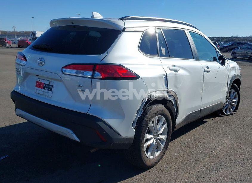 Photo 4 of 2022 Toyota Corolla CROSS LE (VIN 7MUCAABG3NV020778)