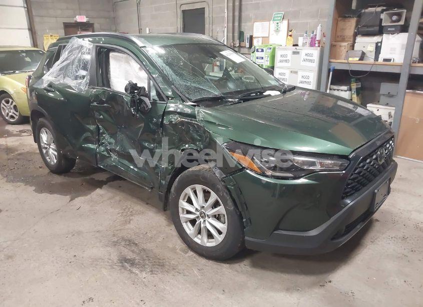 2022 Toyota Corolla CROSS LE (VIN 7MUCAABG3NV033546) main photo